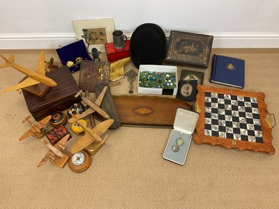 Lot 86 - A collectors' lot, to include treen items, a...