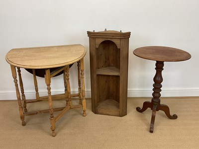 Lot 845 - An oak gateleg table, height 73cm, extended...