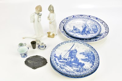 Lot 899 - A small collection of ceramics including a...