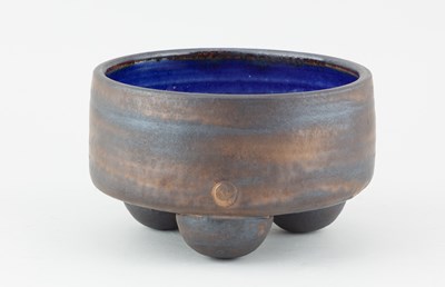 Lot 236 - CHRIS JENKINS (1933-2022); a stoneware bowl on...