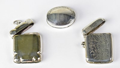 Lot 559 - An Edward VII hallmarked silver vesta case...