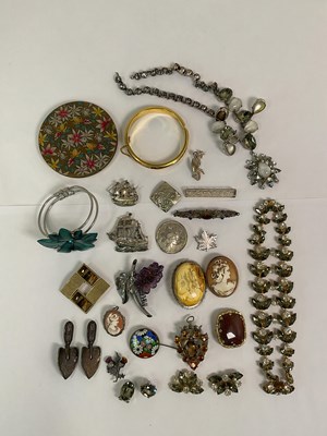 Lot 1233 - A small group of costume jewellery,...