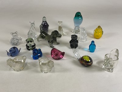 Lot 258 - Eighteen decorative glass animals, including...