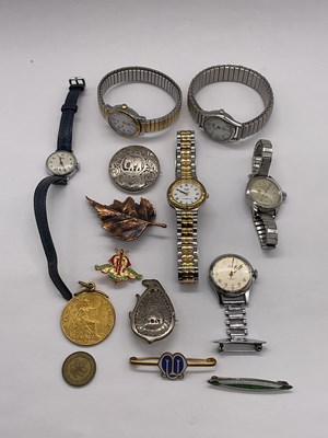 Lot 1226 - A small group of costume jewellery including a...