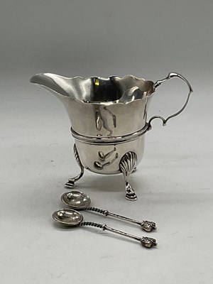 Lot 558 - An Edwardian hallmarked silver cream jug, with...