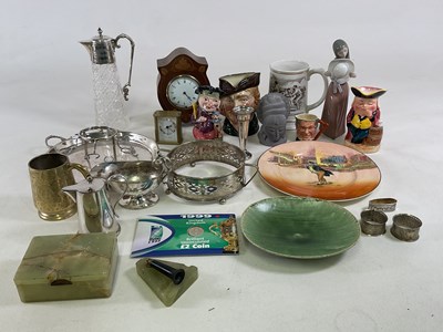 Lot 222 - A mixed lot of ceramics including a Lladrό...