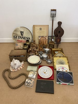 Lot 84 - A large quantity of collectors' items...