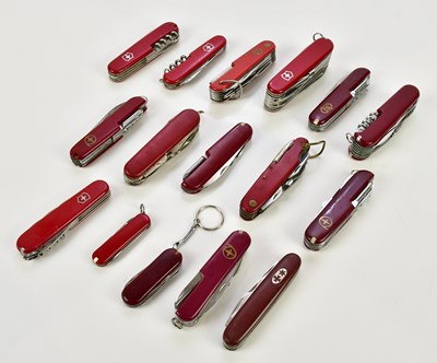 Lot 428 - A collection of pocket knives including four...