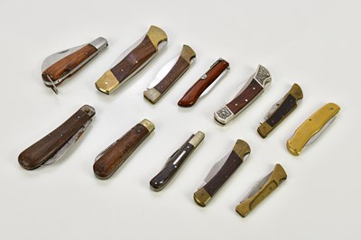 Lot 435 - A small collection of wooden handled folding...