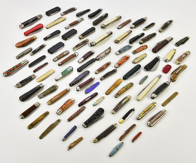 Lot 436 - A large collection of various penknives and...