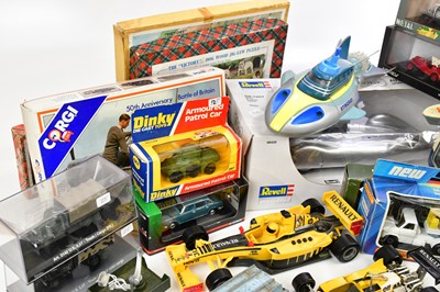 Lot 1083 - FORMULA ONE (F1) INTEREST; a collection of...