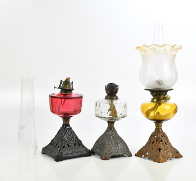 Lot 393 - A Victorian oil lamp, with pierced gilt...