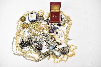 Lot 810 - A group of mixed costume jewellery including a...