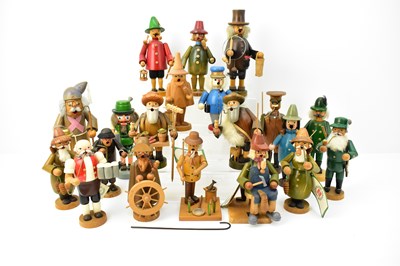 Lot 565 - ERZGEBIRGE; twenty German wooden figures,...