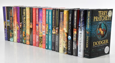 Lot 421 - TERRY PRATCHETT; a collection of Discworld and...