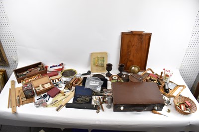 Lot 355 - An interesting mixed lot of collectables...