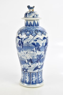 Lot 1046 - A 20th century Chinese blue and white vase and...