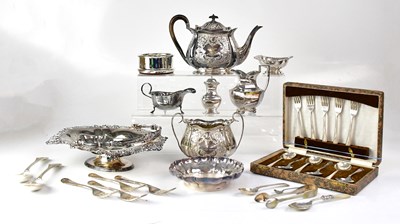 Lot 718 - A small quantity of silver plated items, to...