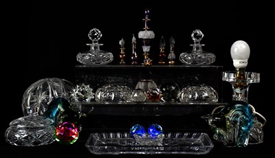 Lot 532 - A collection of glassware, to include two...