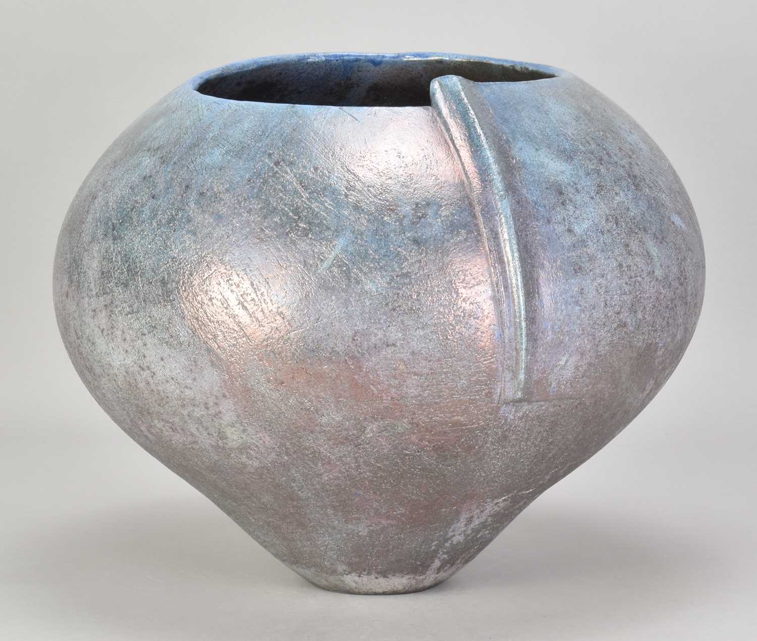 Lot 715 - STEPHEN MURFITT (born 1953); a round raku...