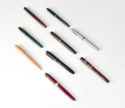 Lot 554 - Eight fountain pens to include Parker examples...