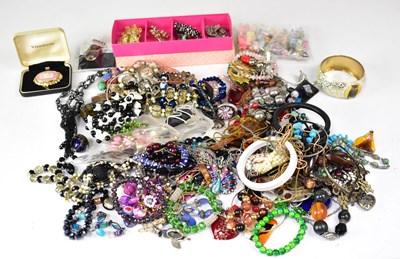 Lot 807 - A large quantity of costume jewellery to...