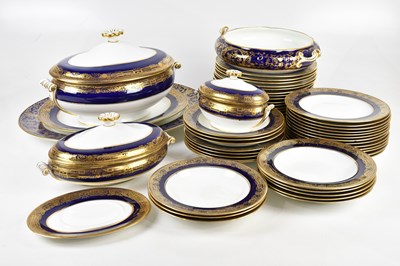 Lot 498 - WEDGWOOD; an early 20th century part dinner...