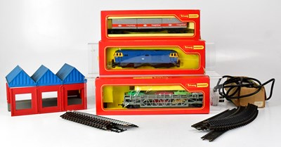 Lot 484 - A collection of model railway items, including...