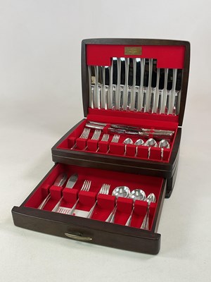 Lot 495 - GARRARD & CO; a cased set of silver plated...