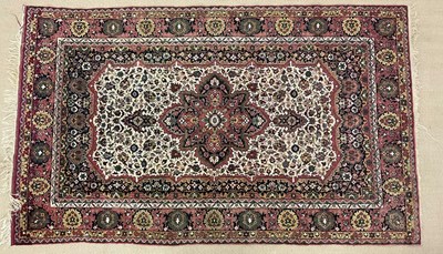 Lot 733 - A machine woven Turkish rug, with a leaves and...