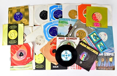 Lot 466 - A collection of 45rpm singles to include Thin...