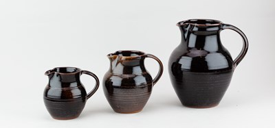 Lot 545 - Winchcombe Pottery; a graduated trio of...