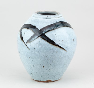 Lot 516 - PETER SWANSON (born 1950); a bulbous stoneware...