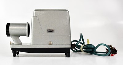 Lot 412 - A vintage Prinz 300 slide projector, in wooden...