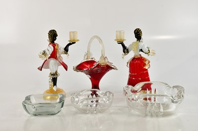 Lot 604 - A small collection of decorative glass...