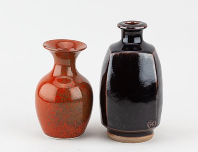 Lot 82 - PETER SWANSON (born 1950); a square stoneware...