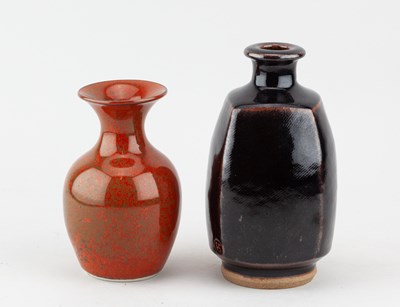 Lot 82 - PETER SWANSON (born 1950); a square stoneware...