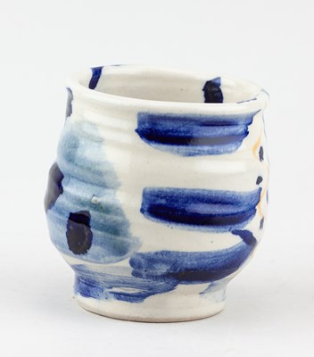 Lot 136 - SANDY BROWN (born 1946); a stoneware yunomi...
