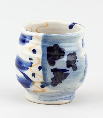 Lot 136 - SANDY BROWN (born 1946); a stoneware yunomi...