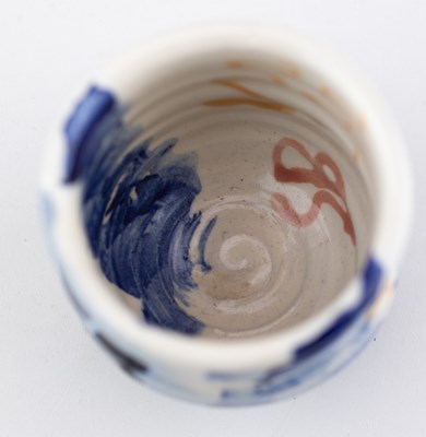 Lot 136 - SANDY BROWN (born 1946); a stoneware yunomi...