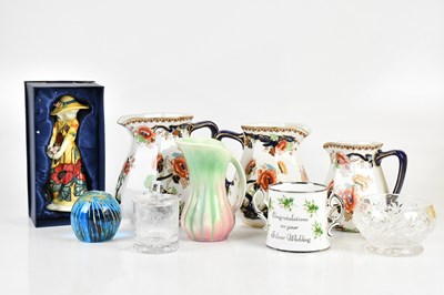 Lot 581 - A collection of assorted ceramics and...