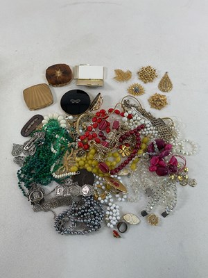 Lot 647 - A quantity of costume jewellery and compacts.