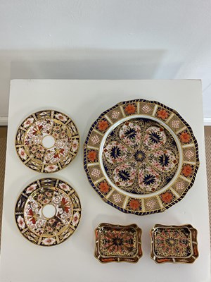 Lot 312 - ROYAL CROWN DERBY; five pieces of Imari...