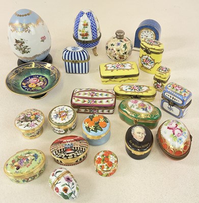 Lot 285 - A group of porcelain trinket boxes including a...