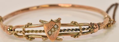 Lot 618 - An Edwardian 9ct yellow gold bangle, with...