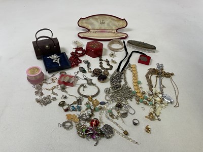 Lot 645 - A large quantity of costume jewellery...