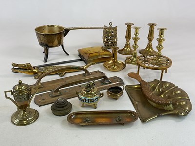 Lot 222 - A collection of metalware including a late...