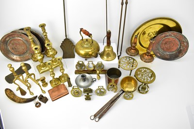 Lot 576 - A mixed collection of various brass and copper...