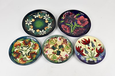 Lot 418 - MOORCROFT; five assorted decorative plates...