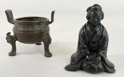 Lot 374 - A Chinese small bronze censer, width 9cm, and...